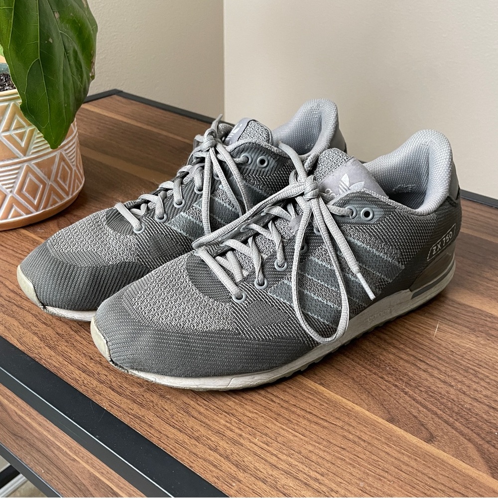 ADIDAS ZX70 tennis shoes